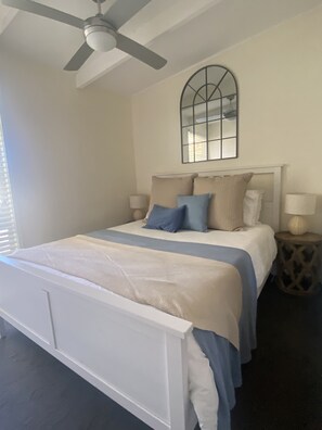 Queen Size Bed Main Bedroom 