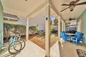 Private Fenced Back Yard With Grill, Seating Area and Two Bikes