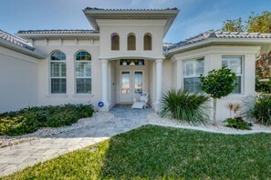 Villa Blissful Bay - Front Entrance