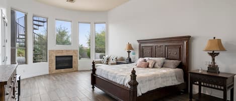 Master bedroom - king bed, 2 walk-in closets, his and her sinks, bathtub, shower