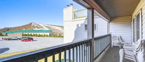 Beech Mountain Vacation Rental | 2BR | 2BA | Stairs Required | 1,000 Sq Ft