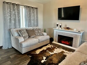 Living Room ~ Beautiful electric fireplace, 50" tv with HULU, Disney+, ESPN