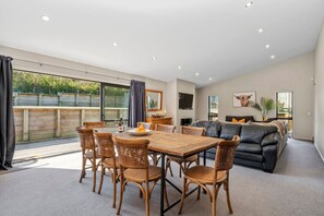 Open plan dining and lounge