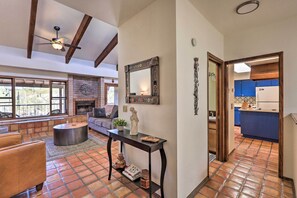 Entryway | Free WiFi
