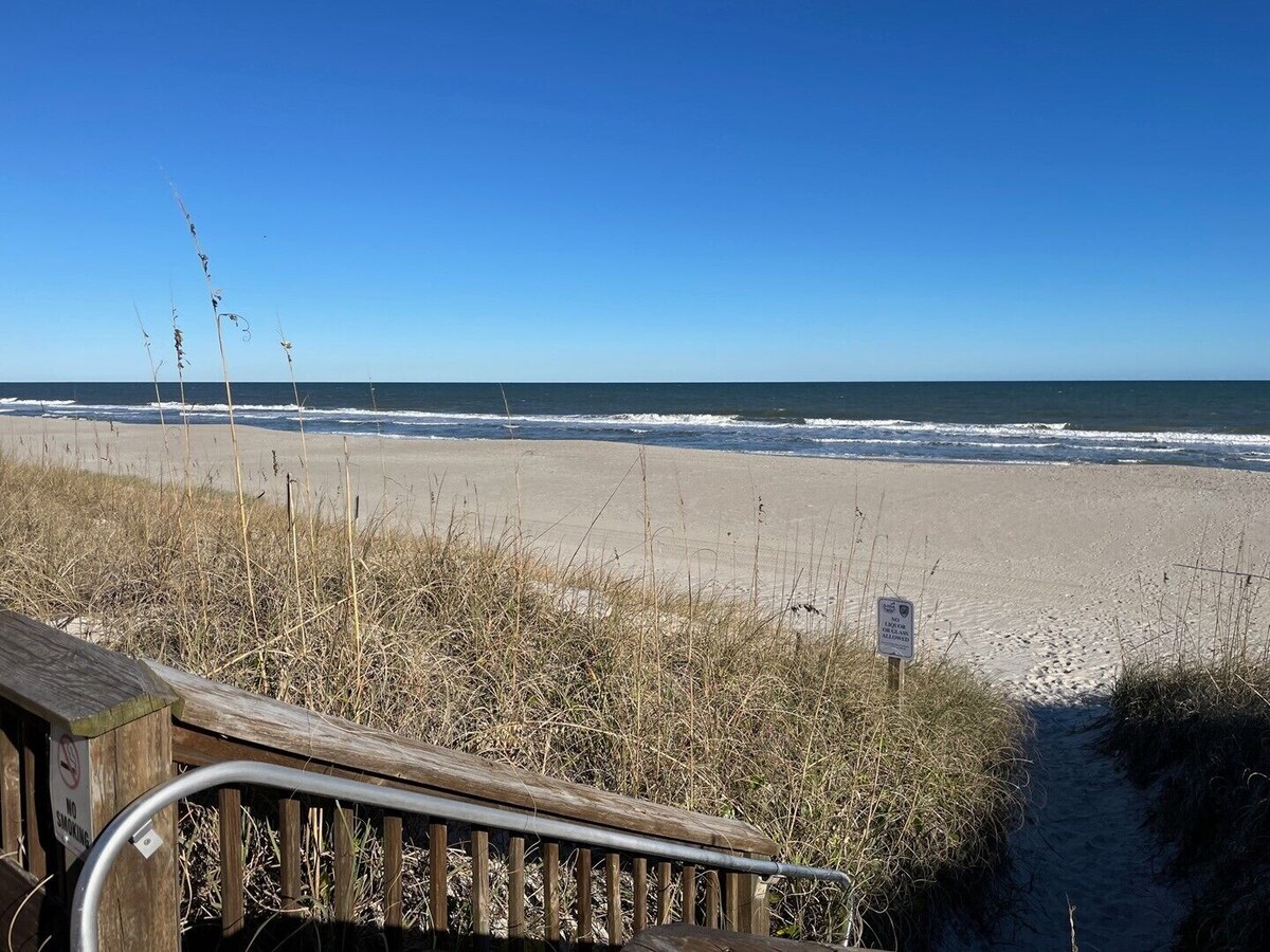 Cabana Suites 311 Oceanfront with Pool at Carolina Beach