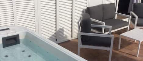 Bain à remous extérieur