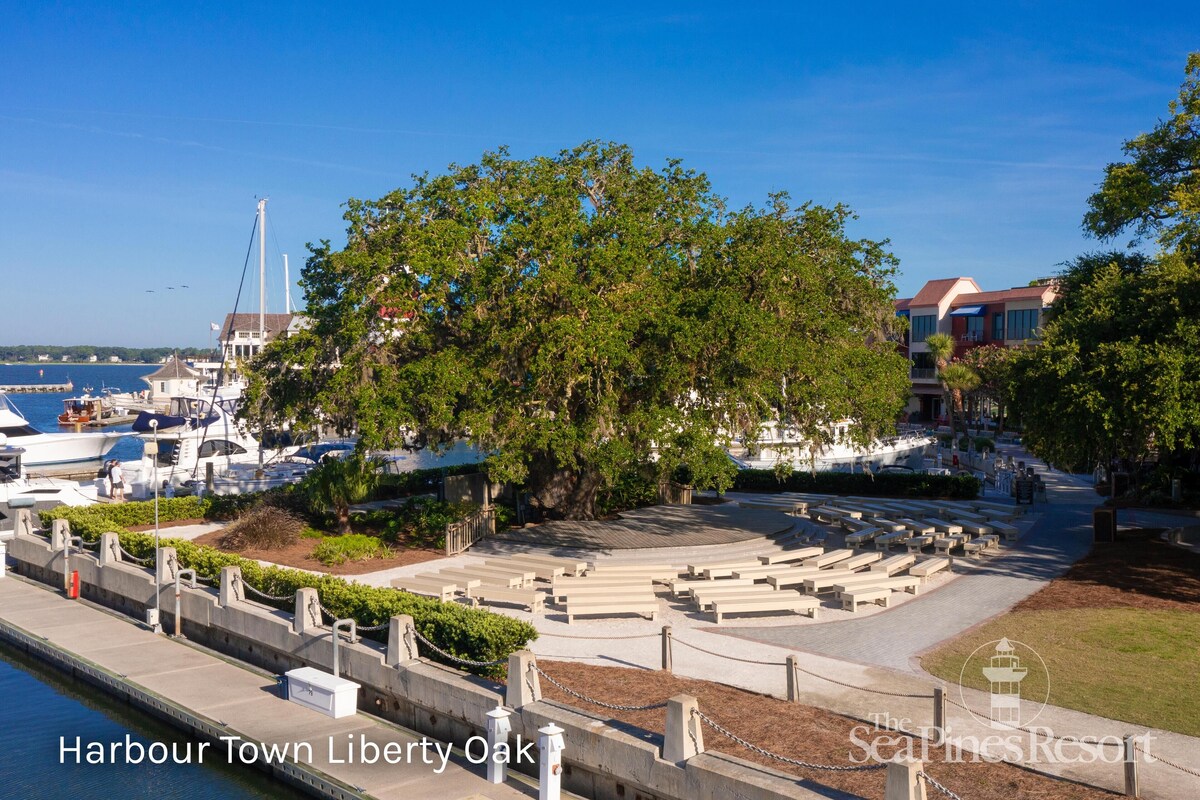 Newly-renovated, Top-floor 2-Bdrm Villa in the heart of Harbour Town