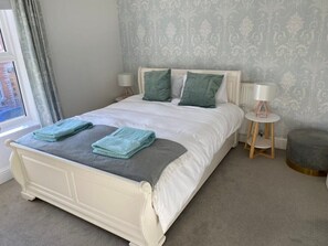 King Bed, Linens provided