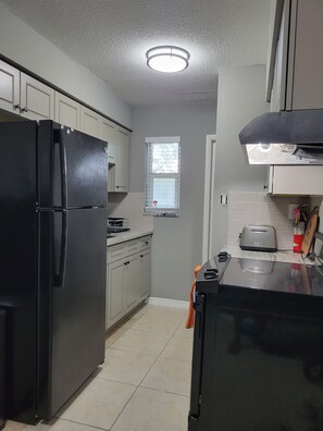Full Size kitchen.