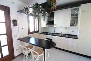 Kitchen area. Kitchen