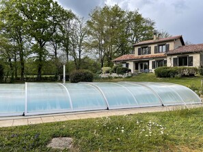 Piscine sécurisée ouverture complète ou par module douche solaire 