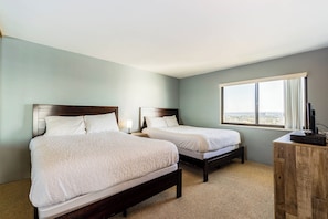Bedroom 2 with 2 Queen Beds