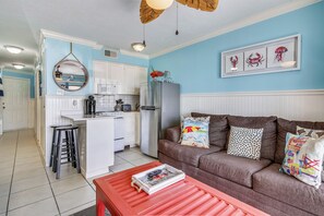 Cozy Kitchen – Pull some snacks out of the refrigerator or heat up restaurant leftovers in the condo kitchenette.