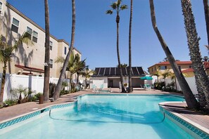 Pool & Hot Tub