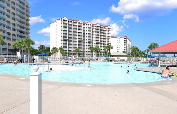 HUGE 15000sf Pool Hot Tub on Waterway