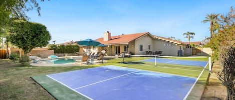 Private Pickleball Court, Pool and Spa in Spacious Backyard