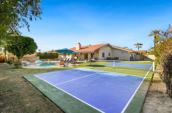 Private Pickleball Court, Pool and Spa in Spacious Backyard