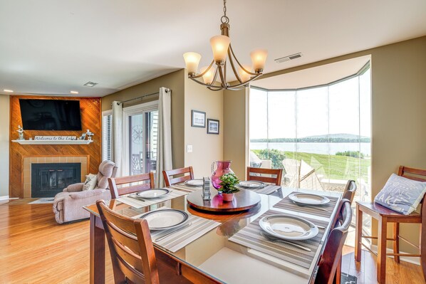 Moneta Vacation Rental | 2BR | 2BA | 1,050 Sq Ft | Stairs Required