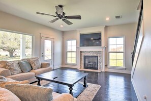 Living Room | Main Floor | Smart TV