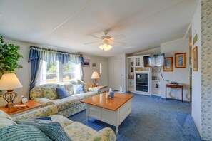 Living Room | Smart TV