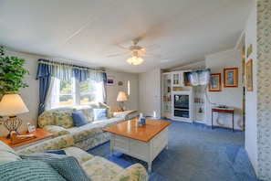 Living Room | Smart TV