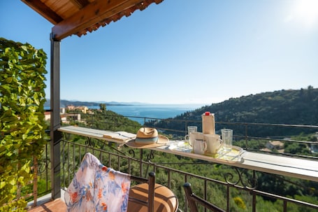 Peaceful area%2C sea and sky views