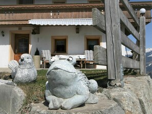 Ejendom, Bygning, Skulptur, Vindue, Himmel, Væg, Kunst, Statue, Fritid, Landskab