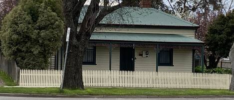 Delightful and charming Rose Cottage is a lovely period style 2 bedroom home.