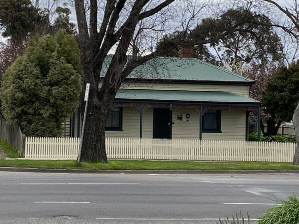 Delightful and charming Rose Cottage is a lovely period style 2 bedroom home.