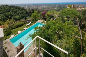 Building Exterior, Garden, Pool