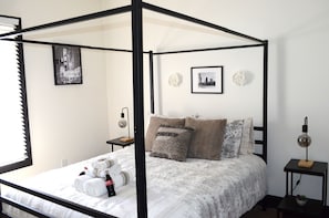Master bedroom - queen firm mattress 