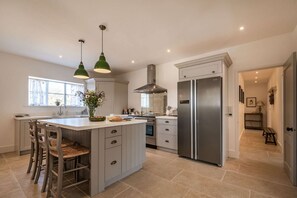 Ridge Barn Kitchen - StayCotswold