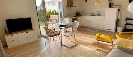 Ferienwohnung in Strandnähe, 75qm, 2 separate Schlafzimmer, Terrasse-Das Wohnzimmer