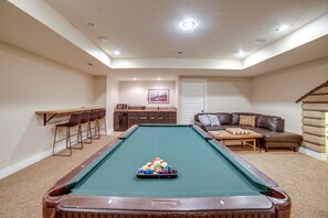 Game Room | Pool Table | Wet Bar