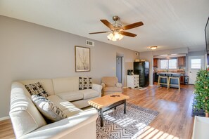 Living Room | Free WiFi | Central A/C & Heating | Smart TV w/ Amazon Fire Stick
