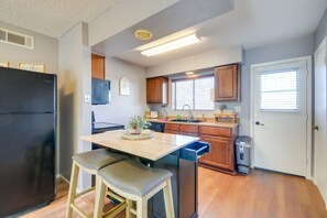 Kitchen | Cooking Basics | Dishware/Flatware Provided