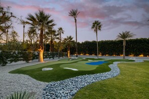 Putting green.