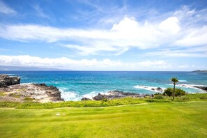 Proof that paradise exists: ocean waves, sunshine rays, and a balcony that?s a front-row seat to heaven     KBV-26B1