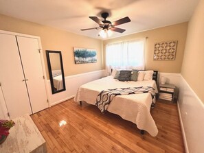 2nd Bedroom - King bed (2)