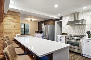 Multiple cooks? Not a problem! Spacious, well-equipped kitchen suits all.