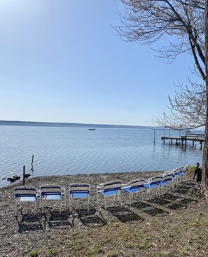 Plenty of lakeside seating