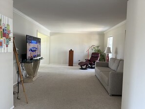 Living room with queen size pull out couch.