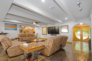 Living area (2)