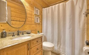 Upstairs bathroom with tub/shower