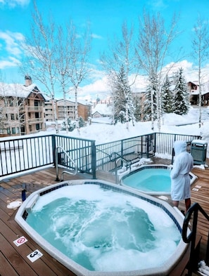 Bain à remous extérieur