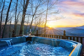 Picture yourself soaking in a hot tub under a sky full of stars, surrounded by AMAZING mountain views and nature! Reminder: Glassware seen in photos is for decorative purposes only. For safety, no glassware or alcohol near the hot tub.