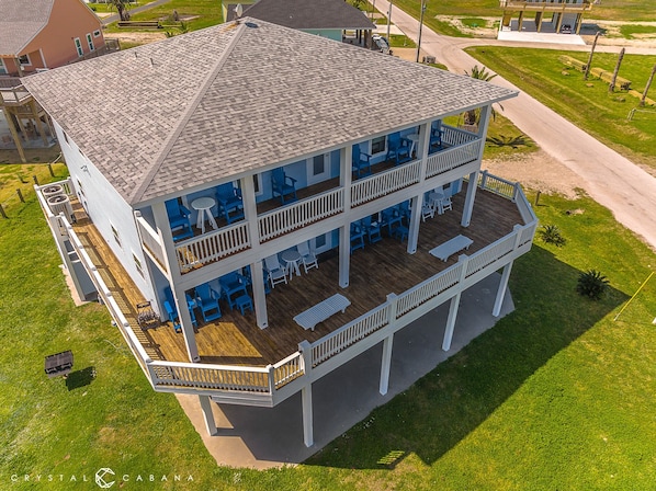 Wrap around decks with gulf views and enough seating for all