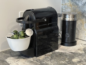 Kaffee und/oder Kaffeemaschine