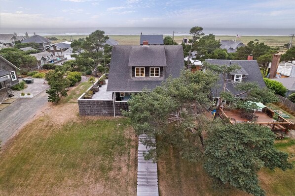 Welcome to the Gin Ridge Cottage. We hope we get to host you at this charming Gearhart beach rental. Please reach out with any questions.