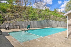 The Vinyards | Community Amenities | Outdoor Pool
